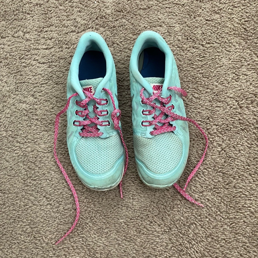 Nike Kids Light Blue Sneakers with Pink Laces